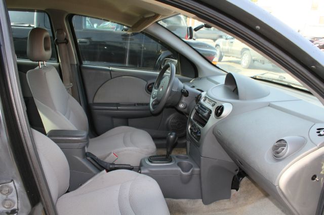 Saturn Ion 2004 photo 2