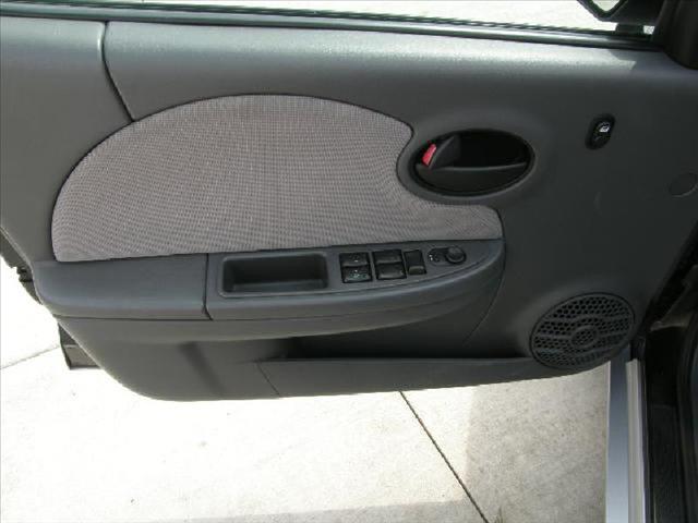 Saturn Ion 2004 photo 4