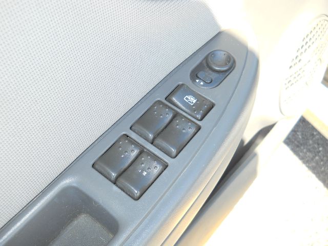 Saturn Ion 2004 photo 5