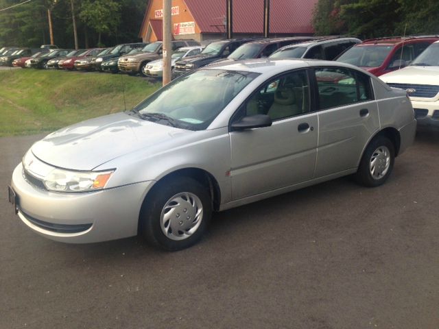 Saturn Ion LE - Like New Clean Title Sedan