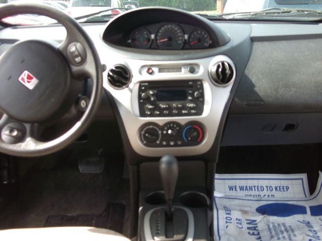 Saturn Ion 2004 photo 1