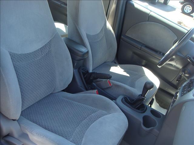 Saturn Ion 2004 photo 3