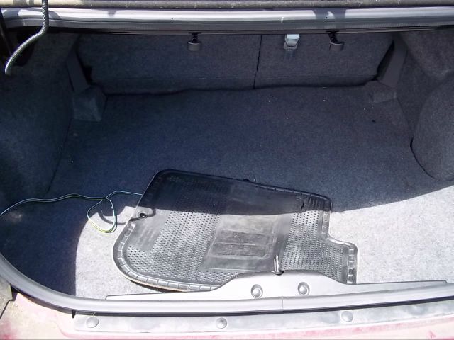 Saturn Ion 2004 photo 2