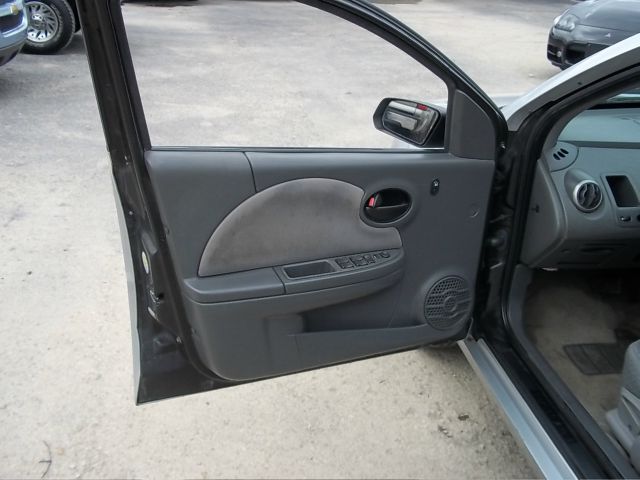 Saturn Ion 2005 photo 1