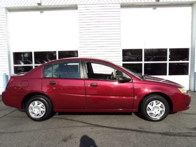 Saturn Ion LE - Like New Clean Title Sedan