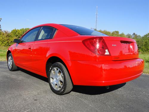 Saturn Ion 2005 photo 2