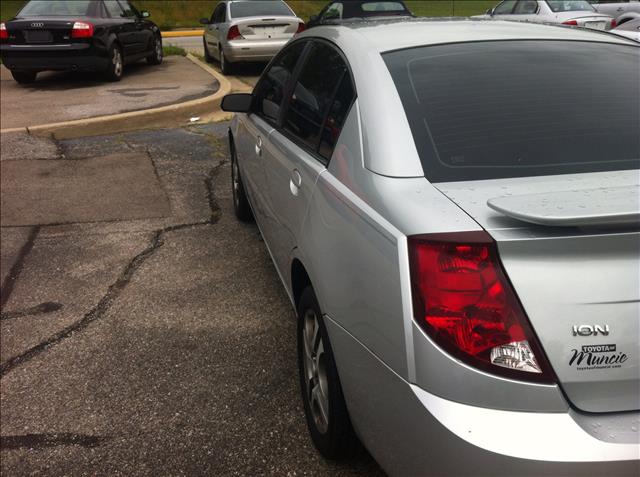 Saturn Ion 2005 photo 2