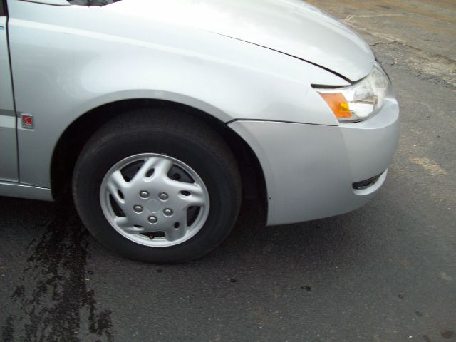 Saturn Ion LE - Like New Clean Title Sedan