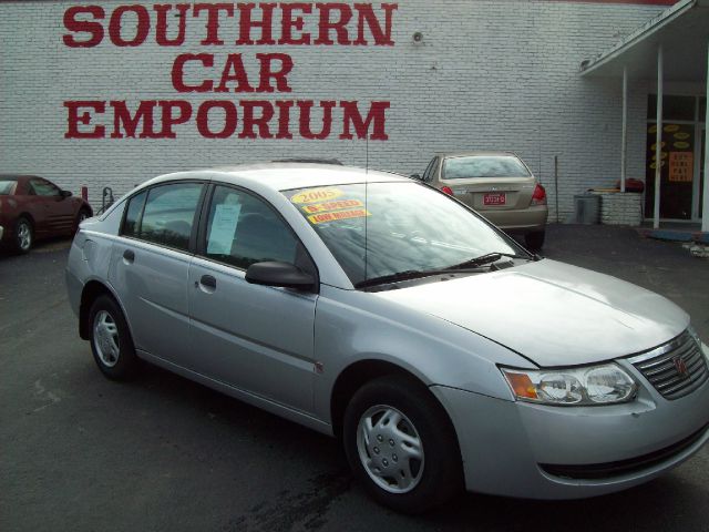 Saturn Ion 2005 photo 2