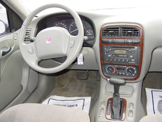 Saturn L Series 2000 photo 3