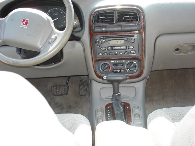 Saturn L Series 2000 photo 11