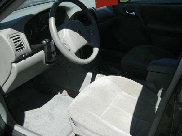 Saturn L Series 2001 photo 2