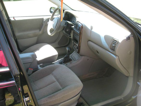 Saturn L Series 2001 photo 4