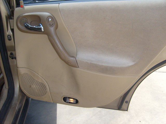 Saturn L Series 2001 photo 10