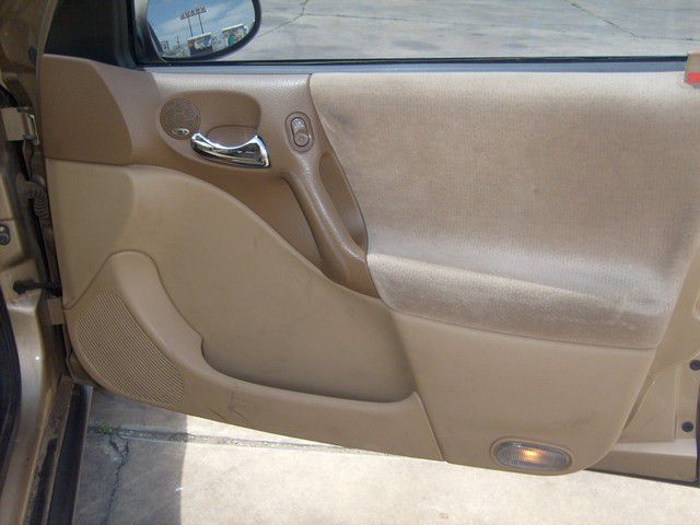 Saturn L Series 2001 photo 22