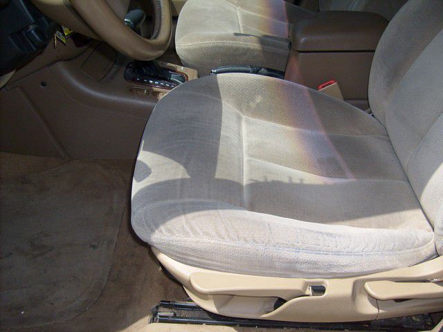 Saturn L Series 2001 photo 25