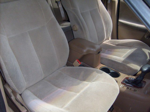 Saturn L Series 2001 photo 9