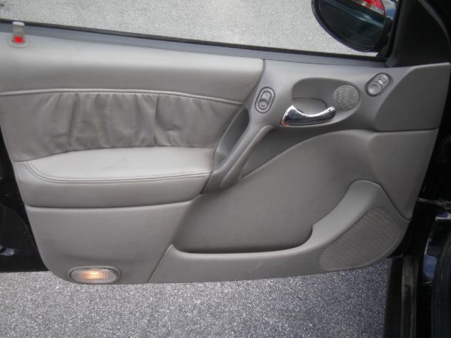 Saturn L Series 2002 photo 13