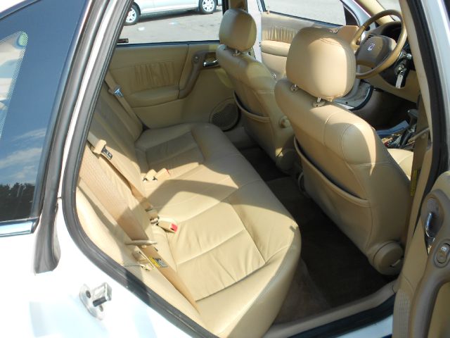 Saturn L Series 2 Sedan