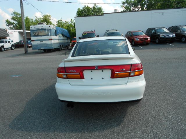 Saturn L Series 2002 photo 2