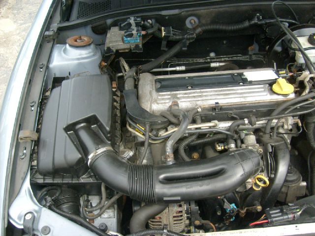 Saturn L Series 2002 photo 16