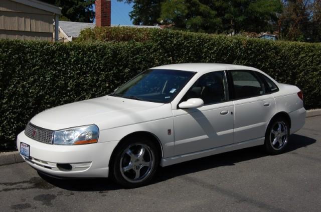 Saturn L Series Blk Ext With Silver Trin Sedan