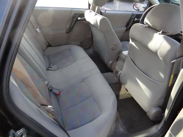 Saturn L Series 2003 photo 12