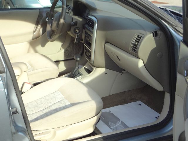 Saturn L Series 2003 photo 2