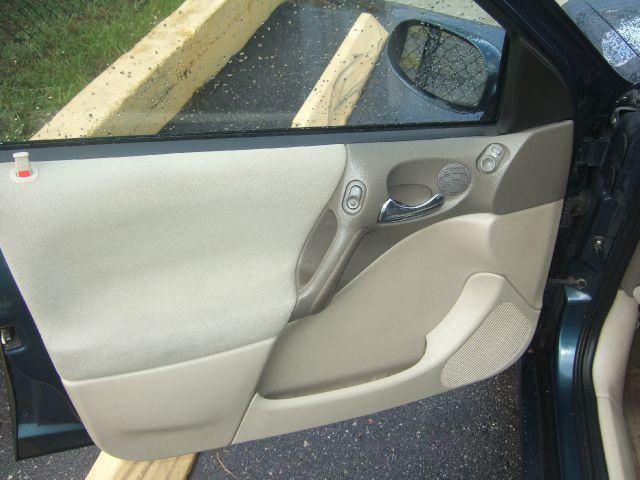 Saturn L Series 2003 photo 2