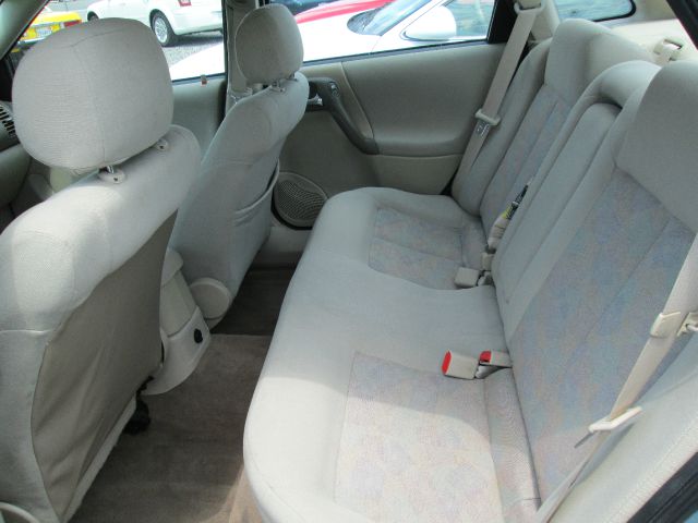 Saturn L Series 2003 photo 2