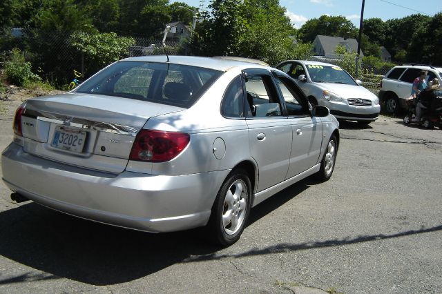 Saturn L Series 2003 photo 2