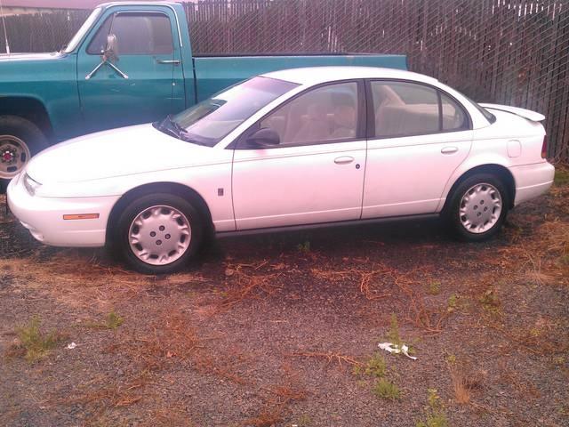 Saturn S Series XLS Sedan