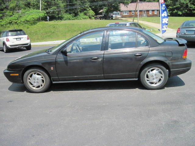 Saturn S Series XLS Sedan