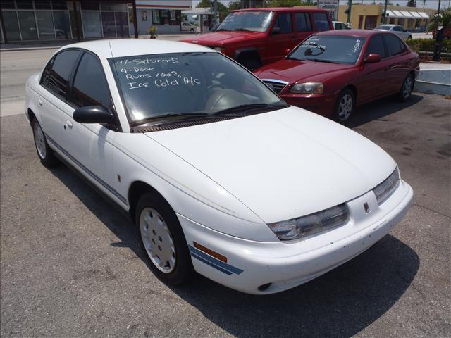 Saturn S Series XLS Sedan