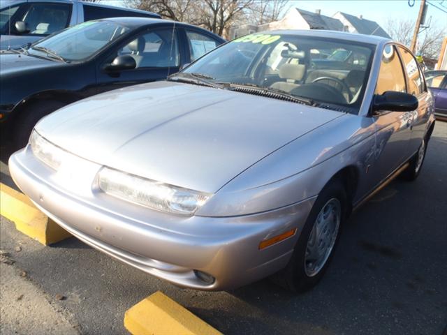 Saturn S Series XLS Sedan