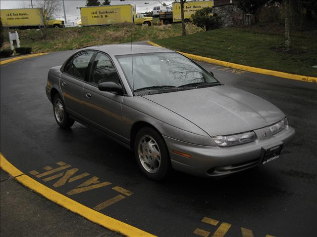 Saturn S Series XLS Sedan