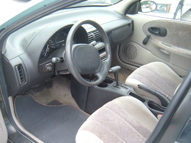 Saturn S Series XLS Sedan