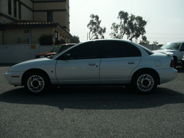 Saturn S Series XLS Sedan