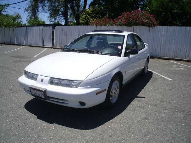 Saturn S Series XLS Sedan