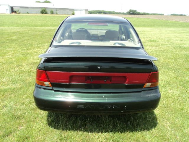 Saturn S Series XLS Sedan