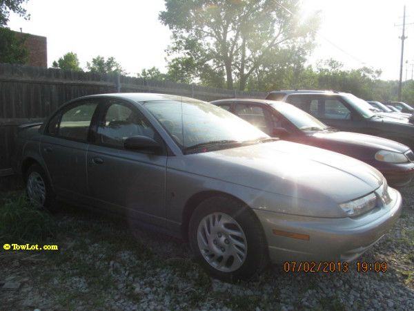 Saturn S Series XLS Sedan