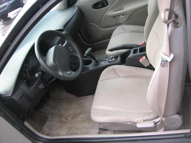 Saturn S Series 2001 photo 2