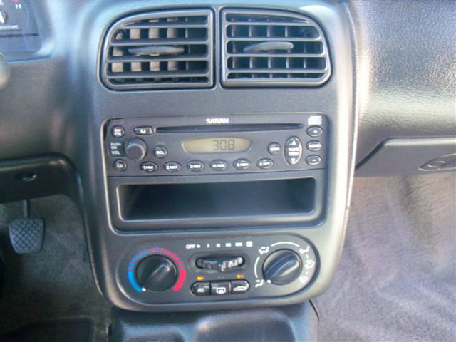 Saturn S Series 2001 photo 24