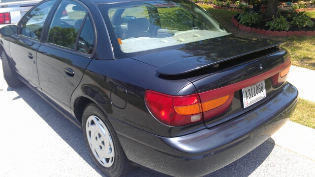 Saturn S Series XLS Sedan