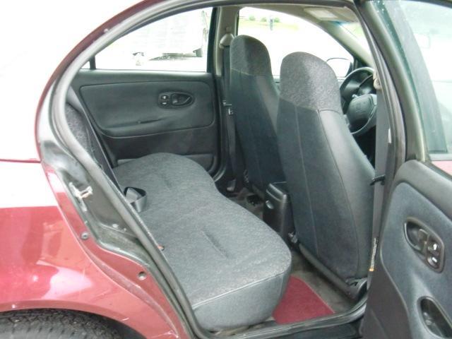 Saturn S Series 2001 photo 2