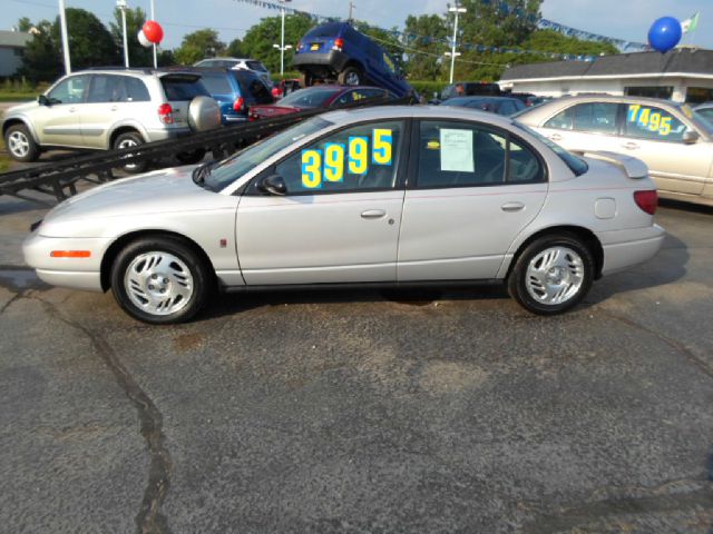 Saturn S Series XLS Sedan