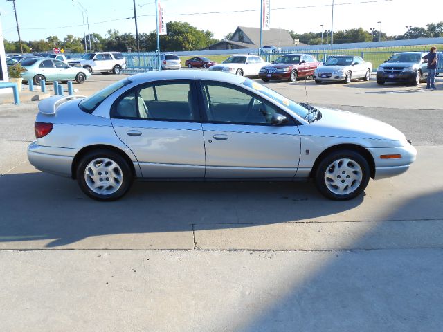 Saturn S Series XLS Sedan