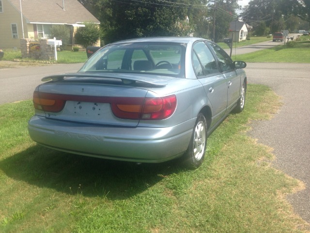 Saturn S Series XLS Sedan