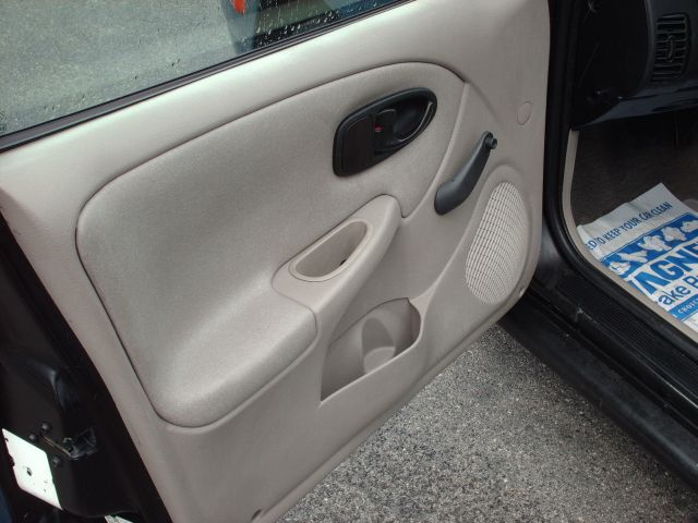 Saturn S Series 2002 photo 3