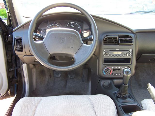 Saturn S Series 2002 photo 2